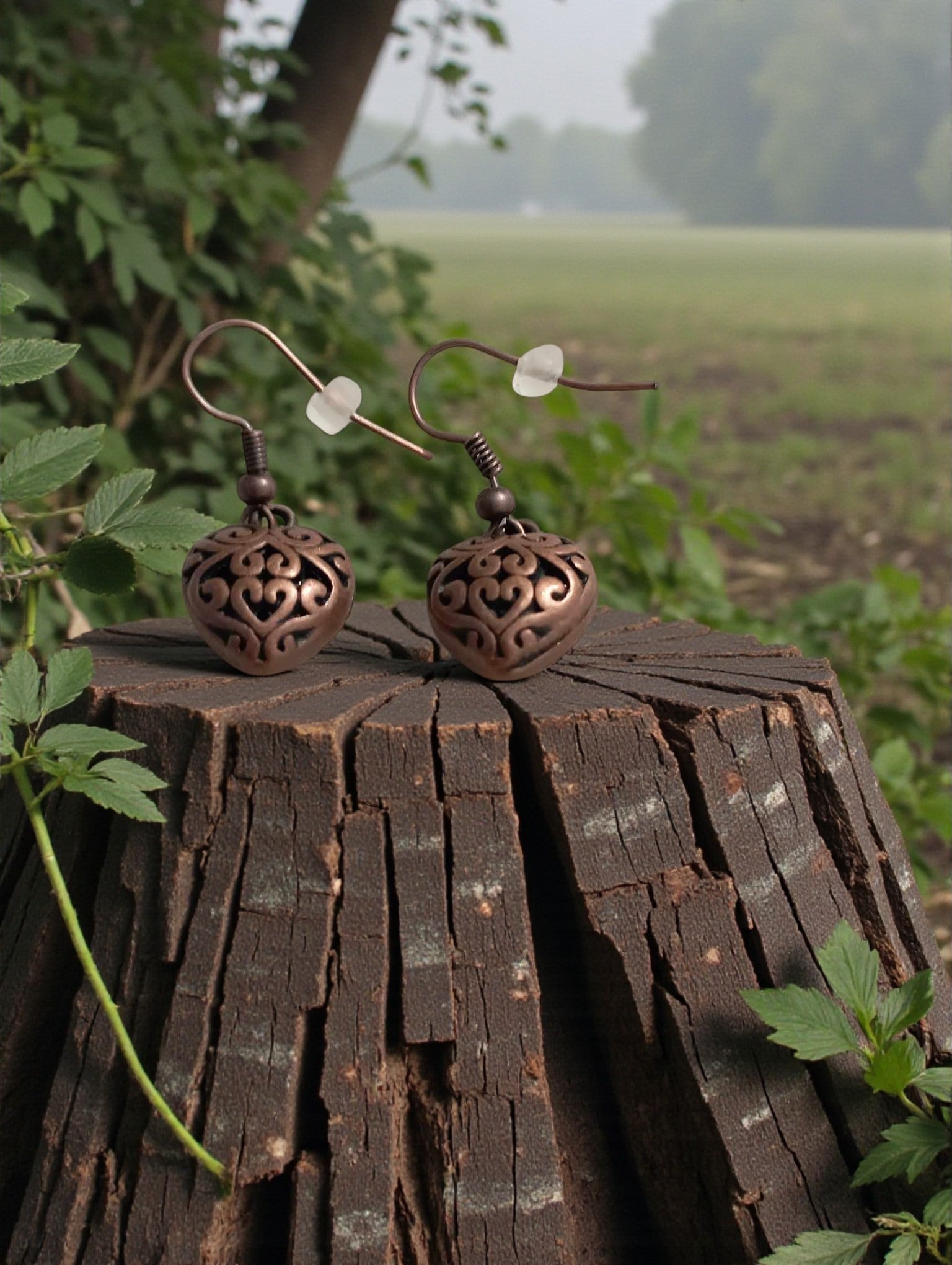 Boucles d’oreilles cœur en cuivre ciselé avec crochets métal couleur cuivré

Boucles artisanales cœur en cuivre ciselé pour femme