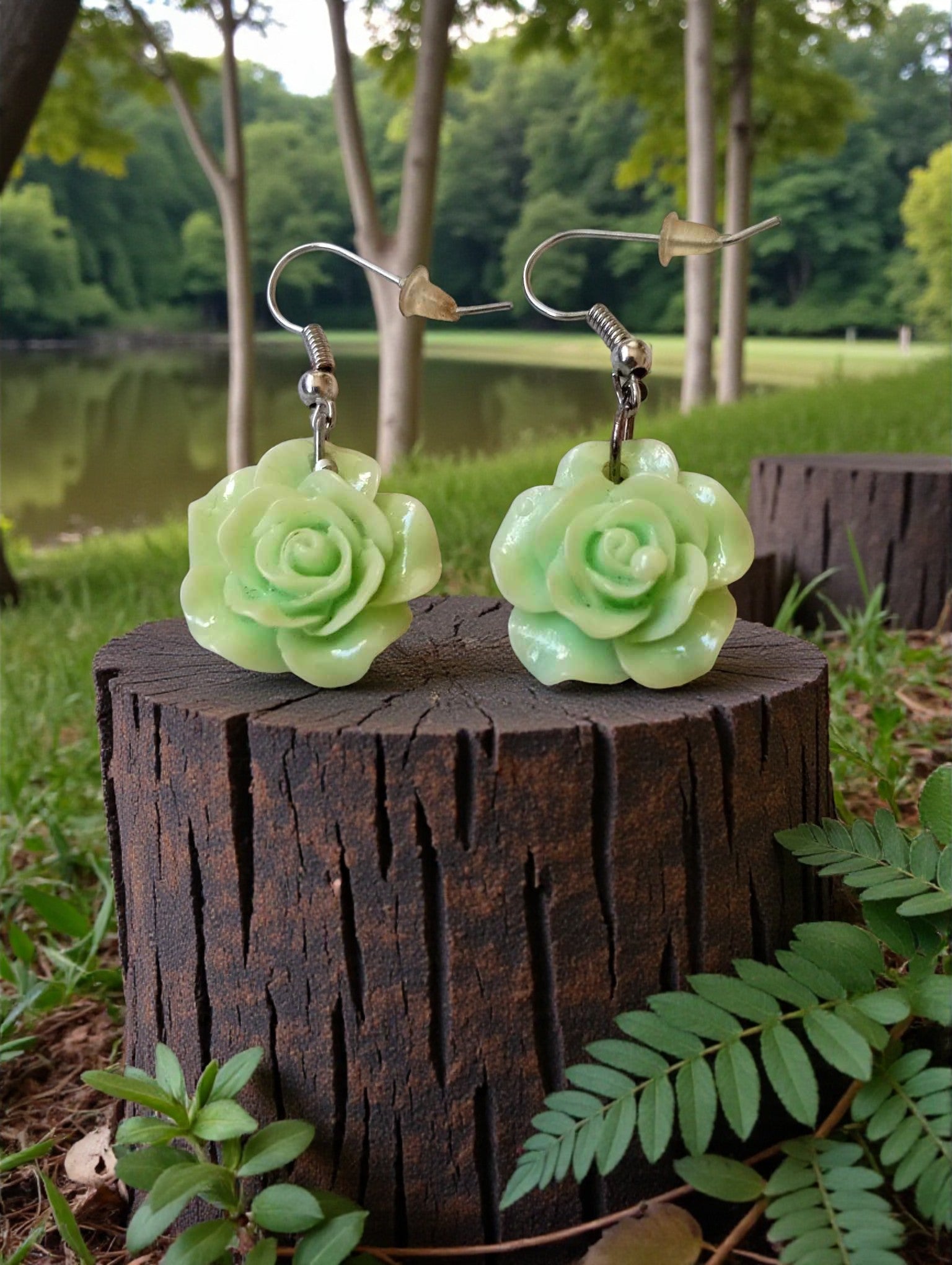 Boucles d’oreilles fleurs vertes en résine sur crochets platine inoxydable hypoallergéniques

Boucles artisanales fleurs vertes en résine pour femme