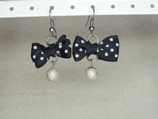 Boucles d'oreilles noeud noir et perle