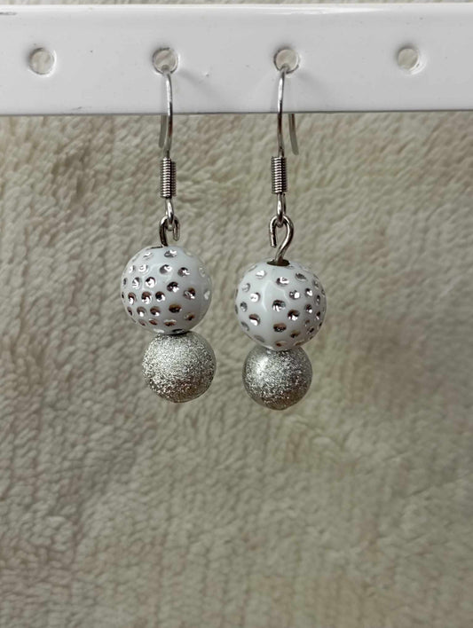 Boucles d'oreilles perles blanches strass et brillantes