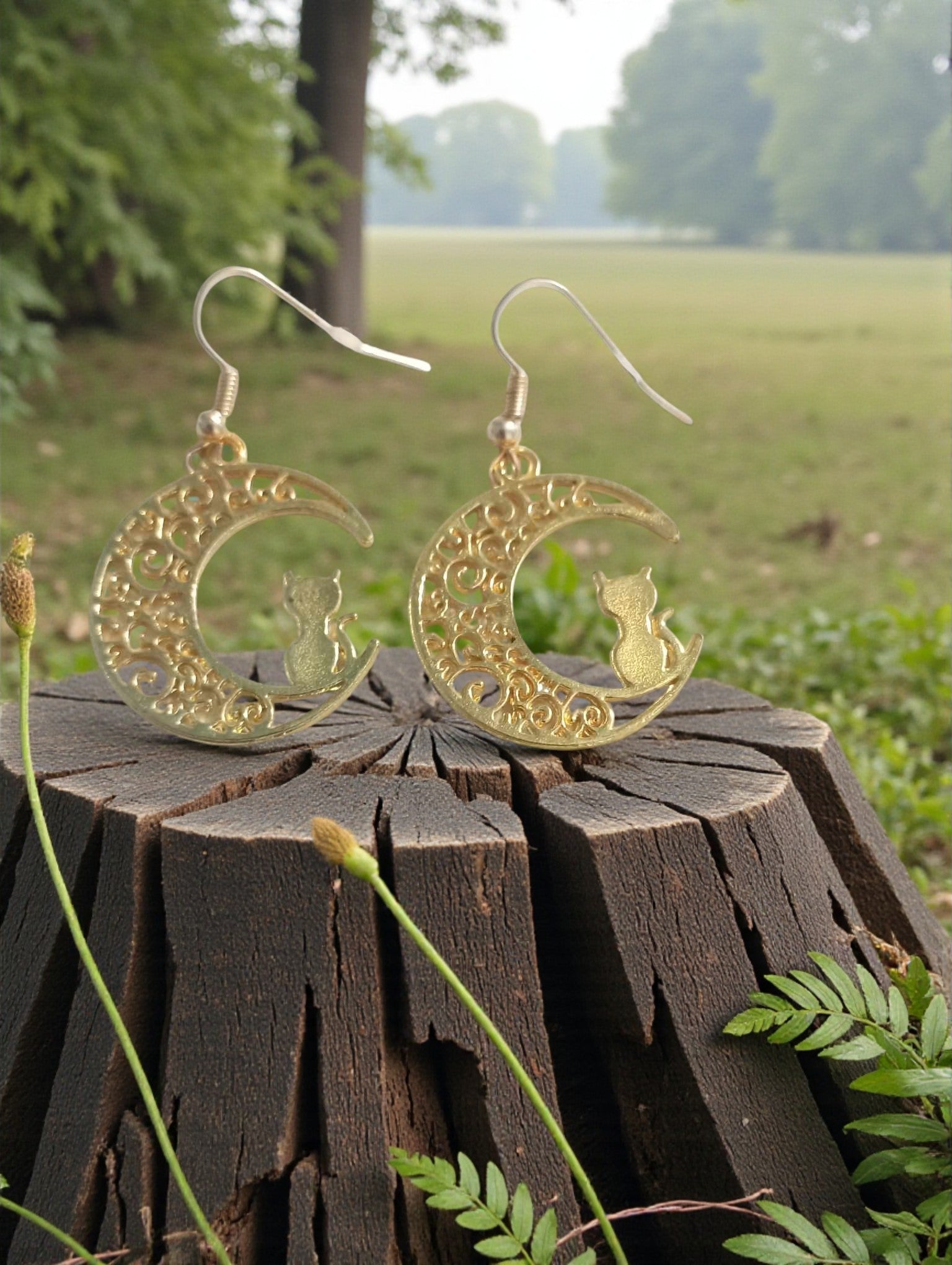 Boucles d’oreilles chat et lune doré sur crochets acier inoxydable doré hypoallergéniques

Accessoire mode chic boucles chat lune doré scintillantes