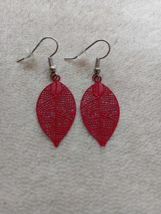 Boucles d'oreilles feuille filigrane rouge