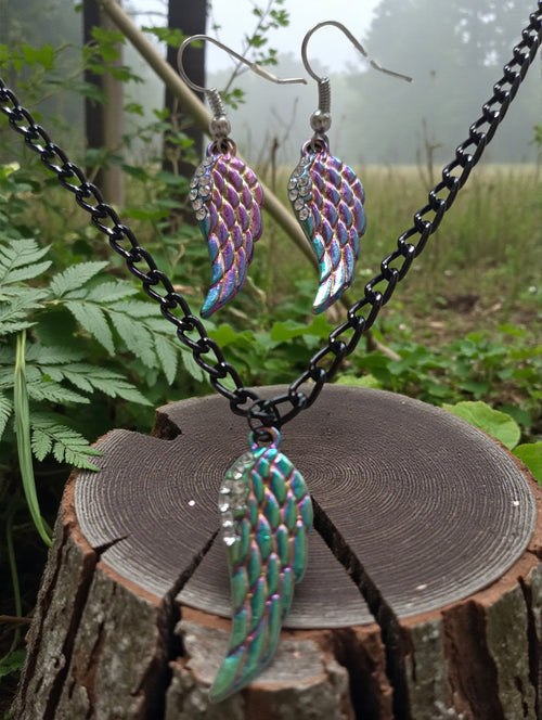 Bijou élégant parure ailes multicolores scintillantes avec chaîne noire et crochets anti allergie

Accessoire mode chic parure ailes multicolores scintillante