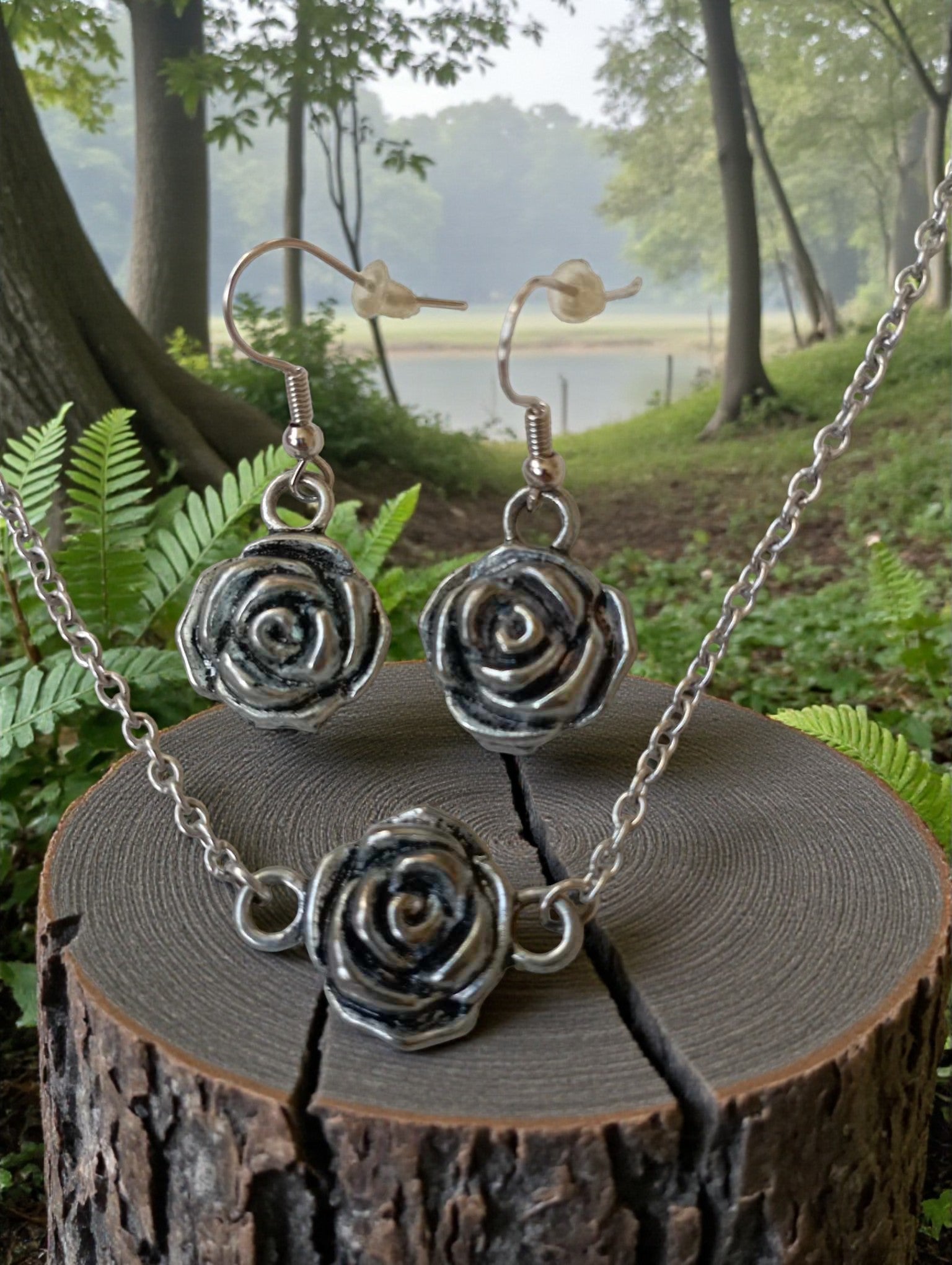 Parure fleur connecteur platine sur chaîne fine inoxydable platine hypoallergénique

Bijou élégant pendentif fleur avec crochets platine anti allergie