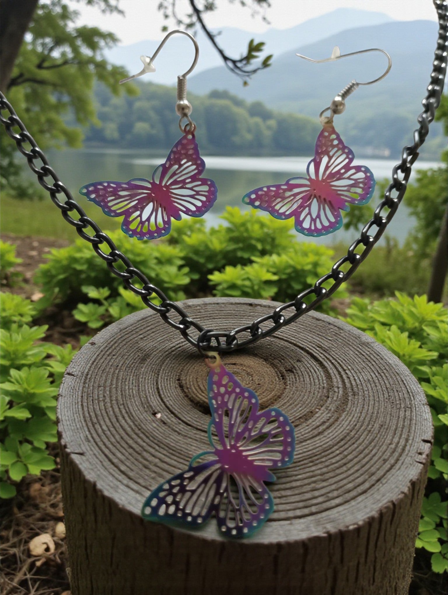 Parure papillon multicolore sur chaîne noire aluminium inoxydable hypoallergénique

Parure romantique papillon multicolore scintillante pour femme