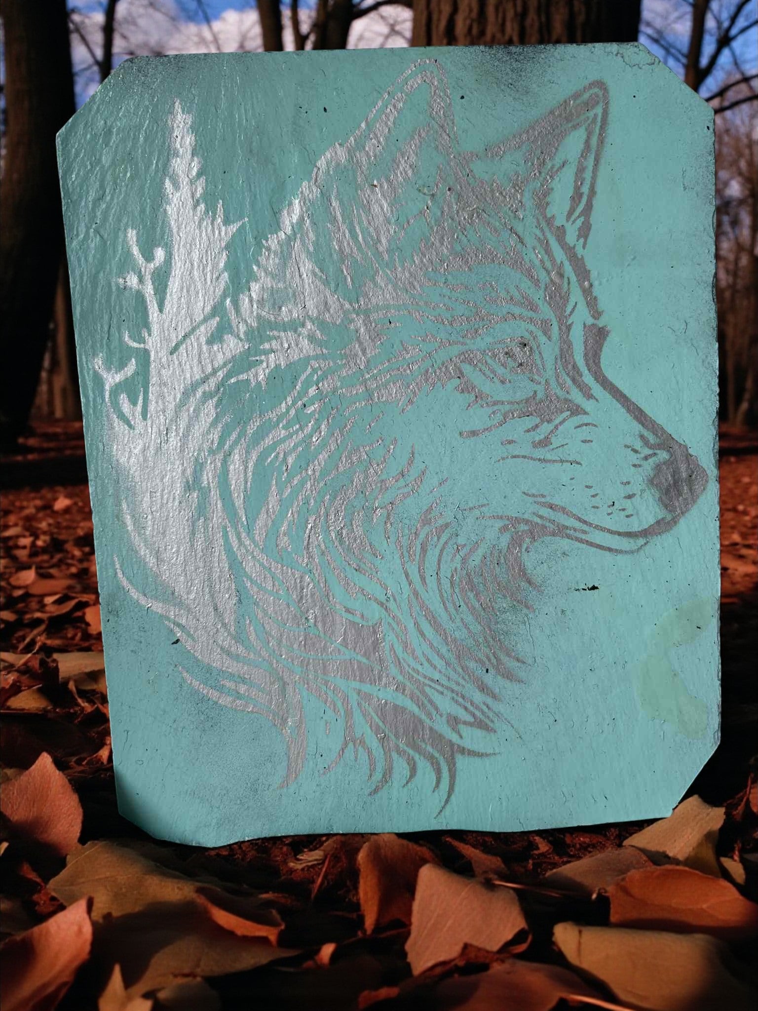 Loup d’Argent – force sauvage et éclat métallique