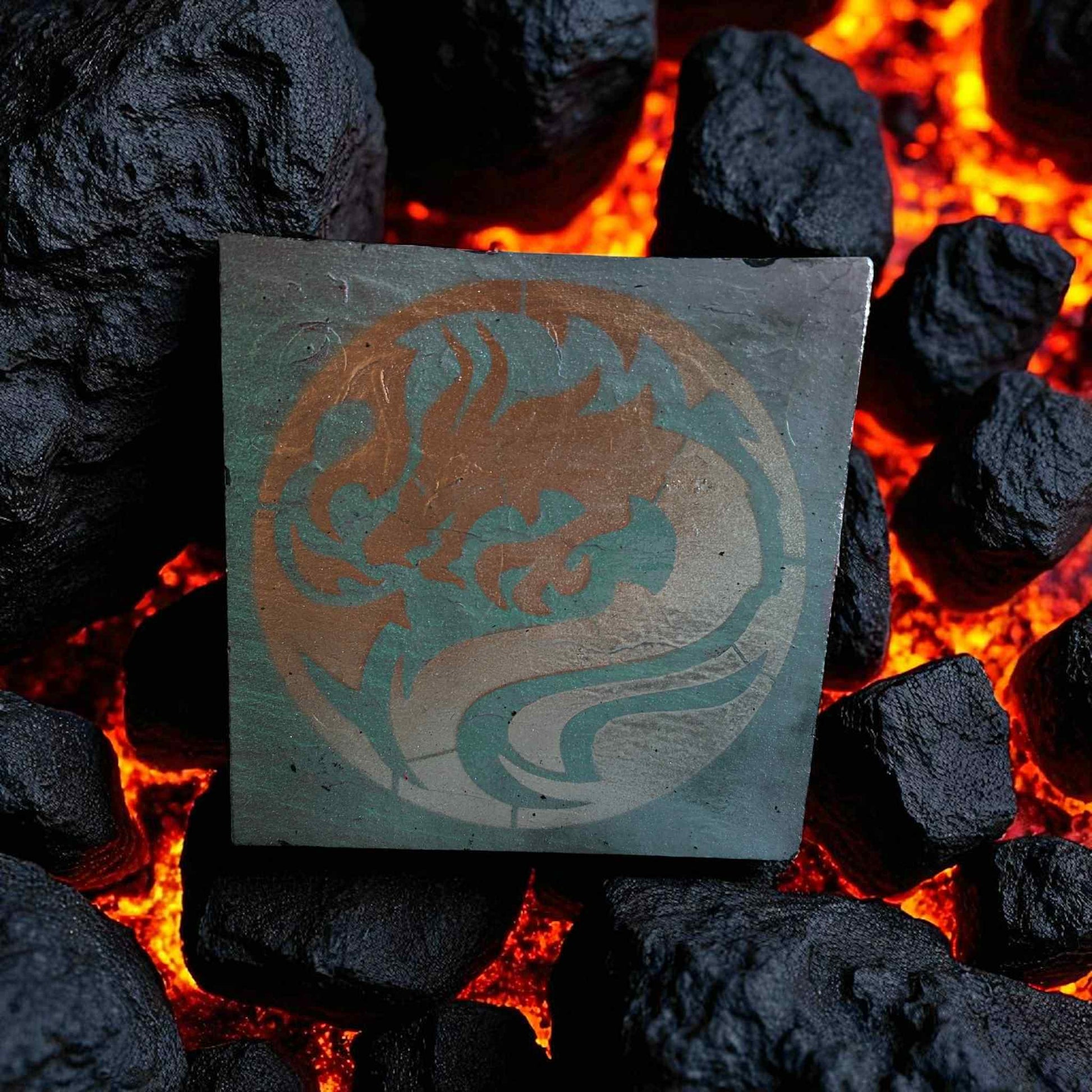 Ardoise peinte représentant un dragon en doré métallisé et teinte chair

Peinture artisanale sur pierre naturelle – dragon bicolore avec vernis satiné