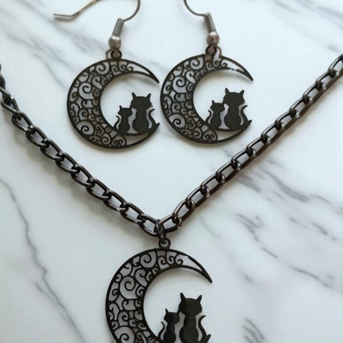 Parure raffinée chat noir lune noire sur chaîne aluminium et crochets platine hypoallergéniques

Bijou élégant parure chat noir lune noire avec chaîne aluminium et crochets anti allergie