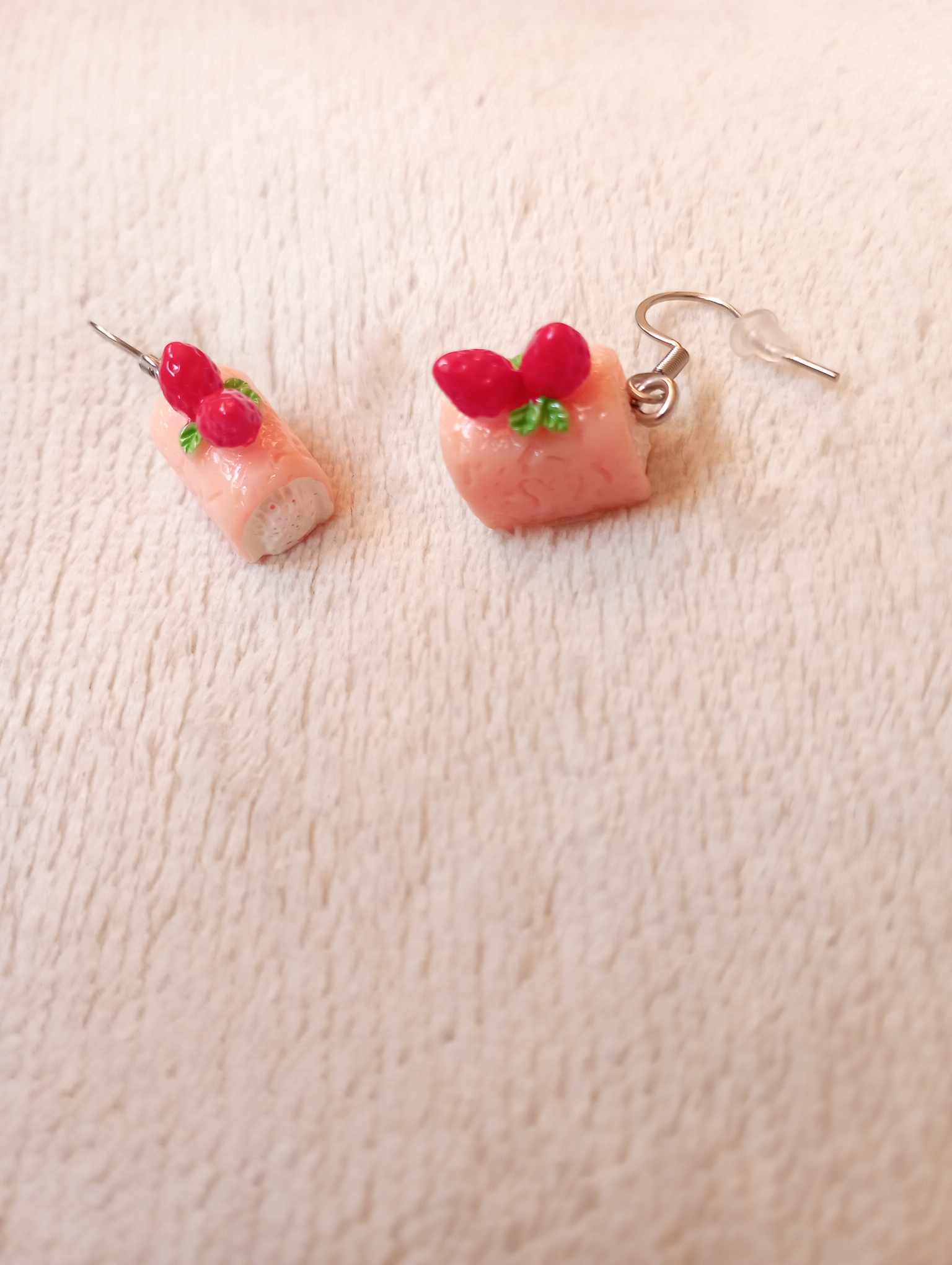 Boucles d'oreilles buches fraise - Les créations d'asuna