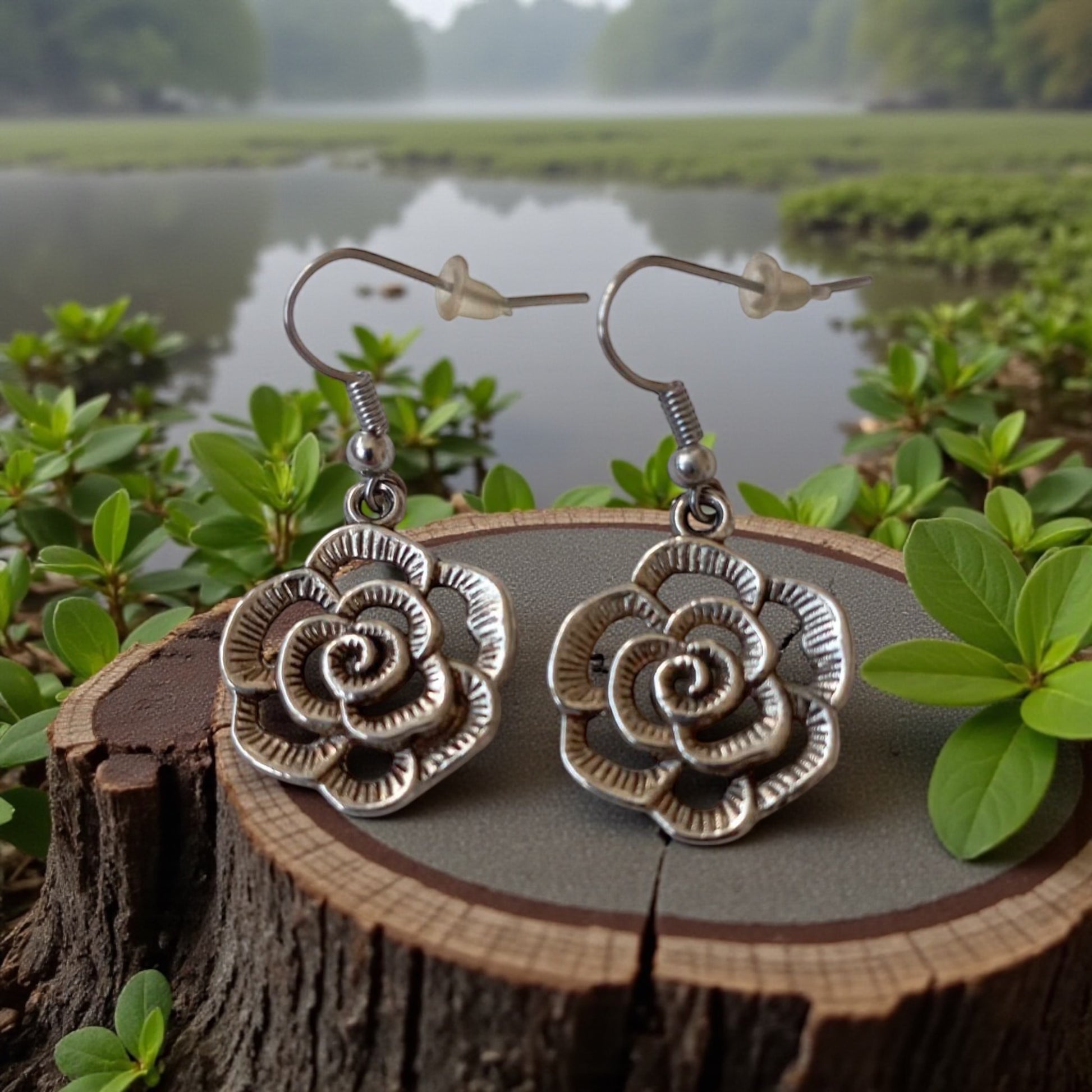 Boucles d’oreilles fleurs roses en métal platine sur crochet inoxydable

Boucles d’oreilles fleurs romantiques en métal argenté hypoallergénique