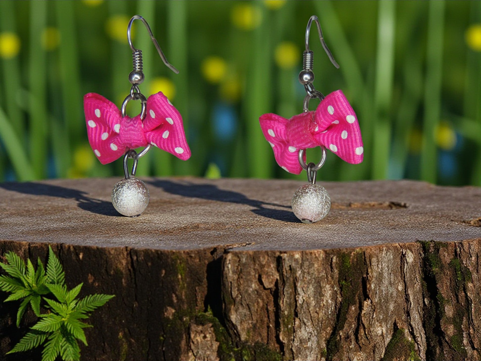 Bijou fantaisie en tissu rose sur crochet platine

Boucles pendantes nœud rose pois blancs acier inoxydable