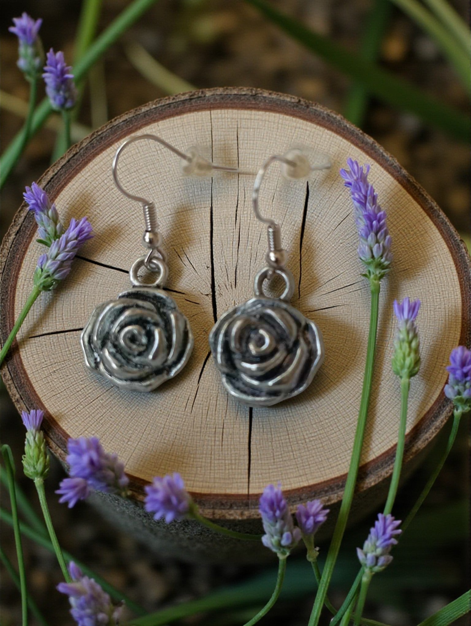 Bijoux fantaisie femme en acier inoxydable hypoallergénique

Boucles pendantes florales style romantique et vintage