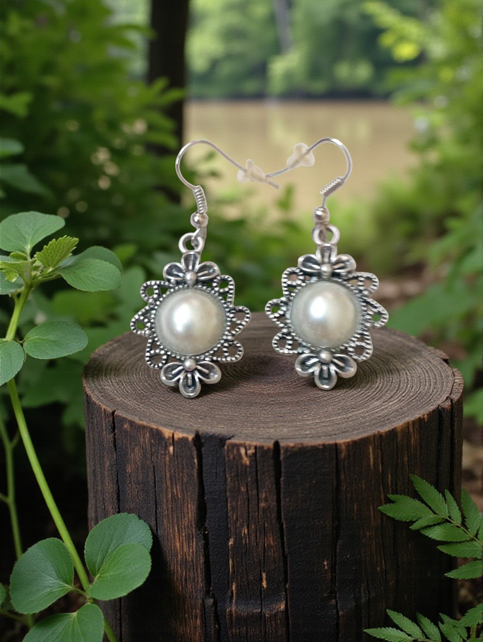 Boucles d’oreilles cabochon floral avec demi-perle nacrée

Bijoux fantaisie femme en acier inoxydable couleur platine