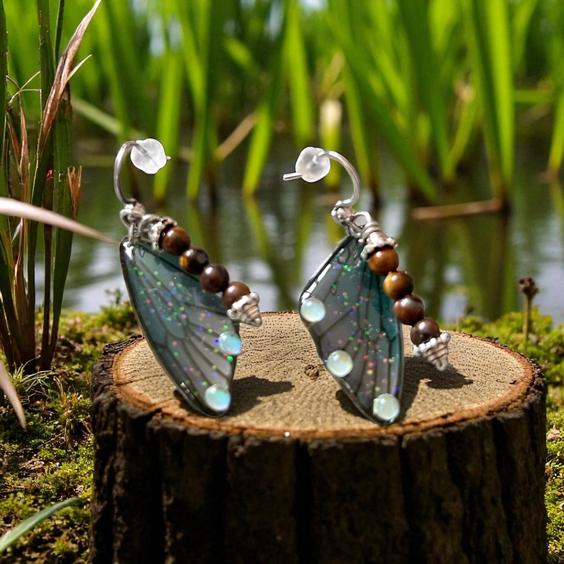 Bijou fantaisie femme – boucles crochet inox avec ailes de papillon et pierre naturelle

Boucles d’oreilles papillon vertes avec strass en résine et perles œil de tigre