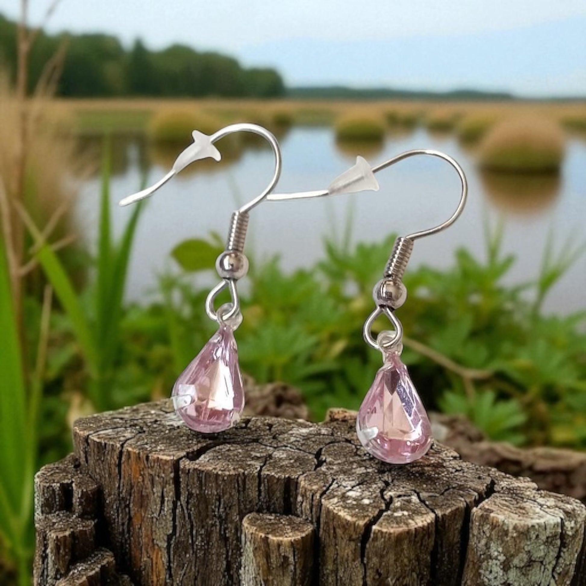 Boucles d’oreilles perles en verre rose sur crochet platine

Boucles d’oreilles élégantes en perles de verre rose