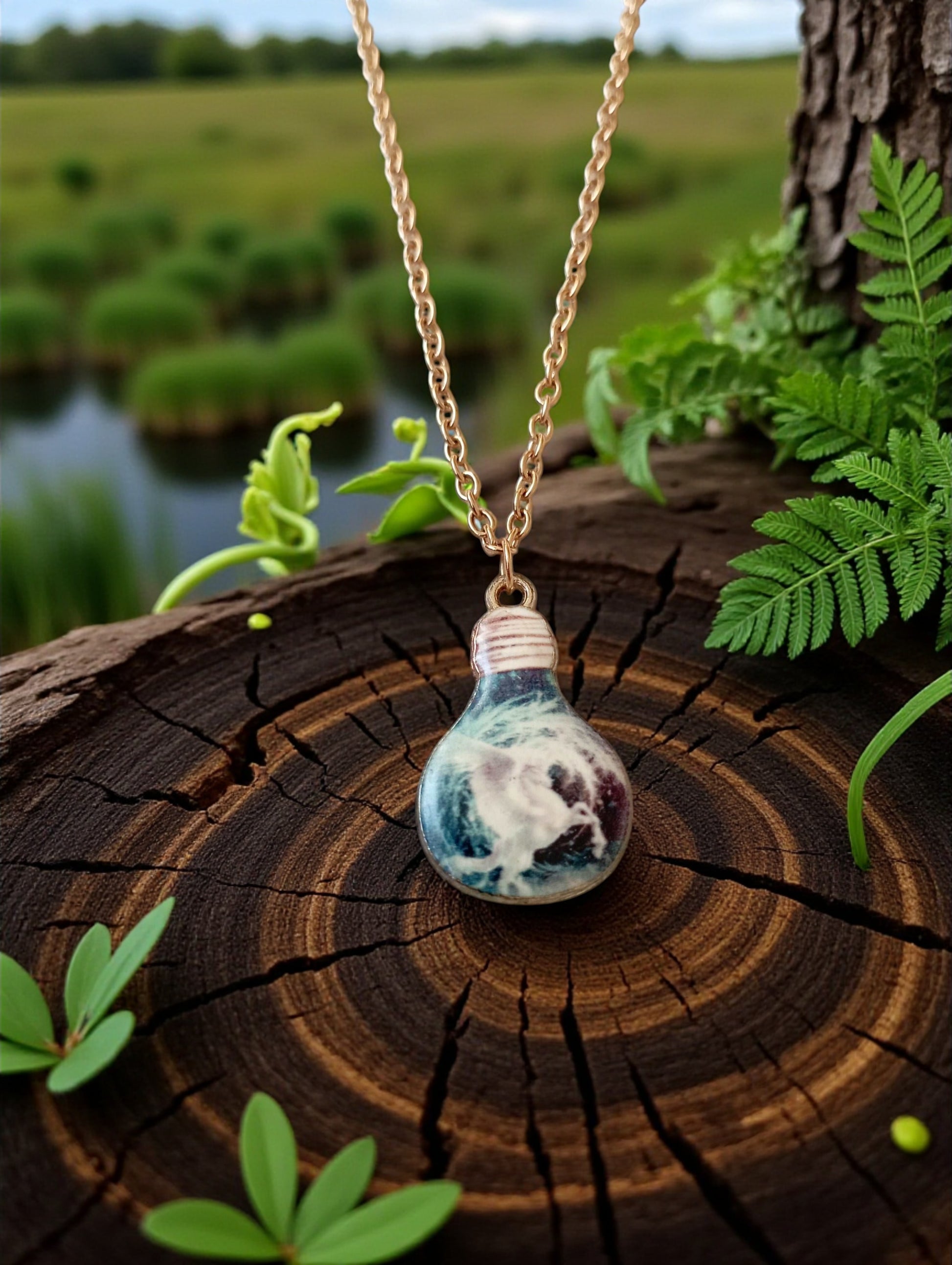 Collier ampoule avec motif pégase sur chaîne fine en acier inoxydable doré

Bijou fantaisie – pendentif ampoule pégase sur chaîne dorée hypoallergénique