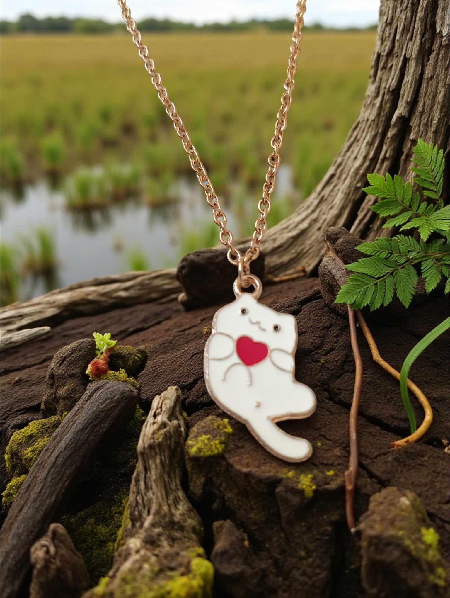 Collier chat blanc avec cœur rouge sur chaîne fine en acier inoxydable doré

Bijou fantaisie – pendentif chat blanc et cœur rouge sur chaîne dorée hypoallergénique