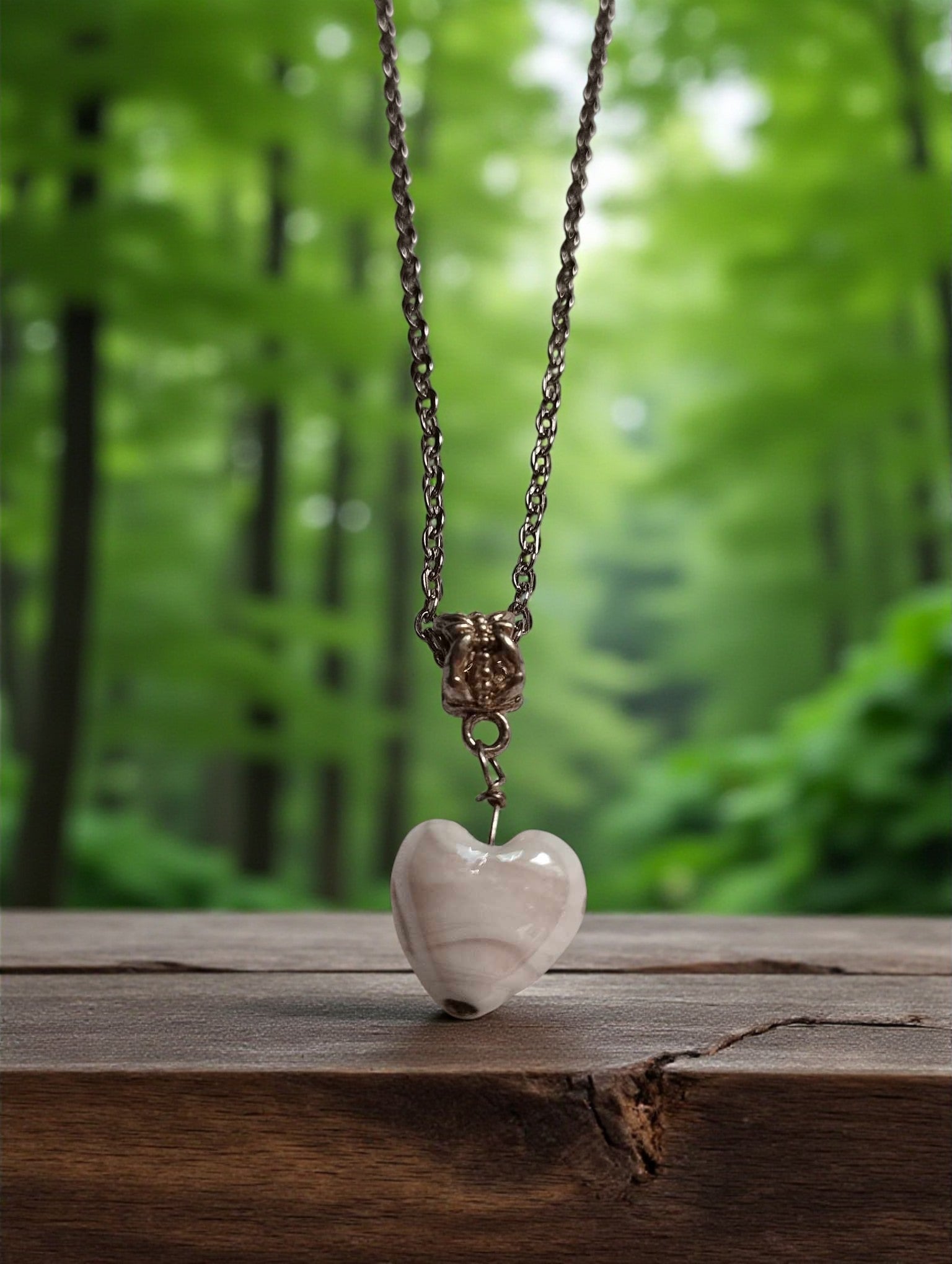 Collier cœur rose et marbré blanc en verre sur chaîne fine en acier inoxydable platine

Bijou fantaisie – pendentif cœur rose marbré sur chaîne dorée hypoallergénique

